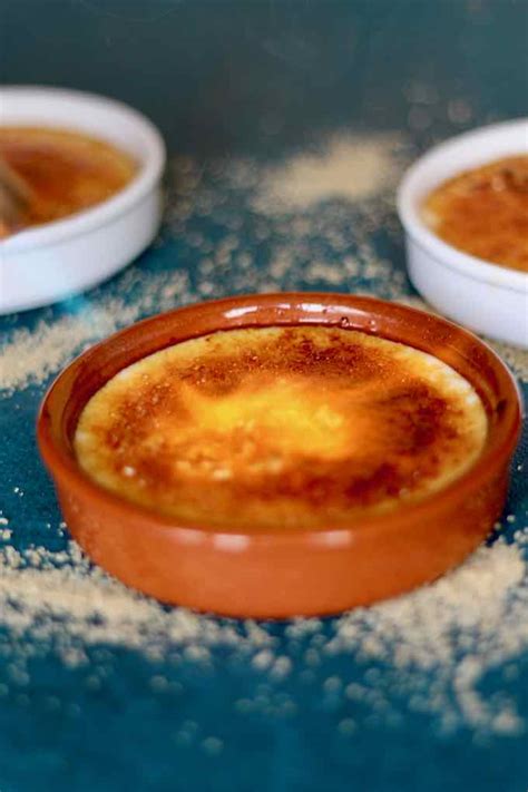 Luscious creme brulee desserts are infused with the telltale little black specks of real vanilla bean. Classic Vanilla Creme Brulee / Meyer Lemon Creme Brulee Creme Brulee Recipe Brulee Recipe Lemon ...