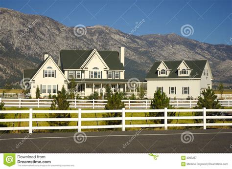 While some of our customers are looking for colorado ranch land, others are on the lookout for land for sale across oklahoma, texas, montana, wyoming. Ranch-Haus Lizenzfreie Stockfotografie - Bild: 3067267