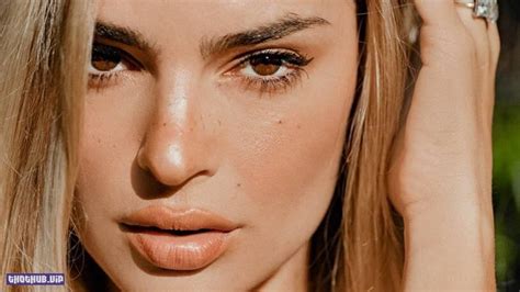Hot Emily Ratajkowski Became A Sexy Blonde Photos And Video On Thothub