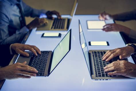 Zastanawiasz się, kto powinien zapłacić podatek katastralny? Czym jest cyberslacking? Wpływ na ochronę zasobów i danych ...