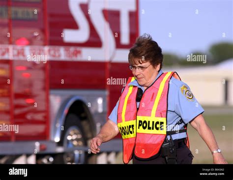 A Female Police Officer Walking To The Emergency Scene Stock Photo Alamy