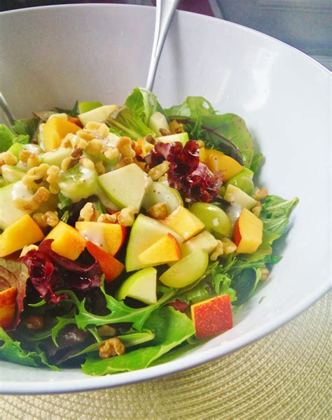 Kings Spring Greens And Mixed Fruit Salad With Poppy Seed Dressing