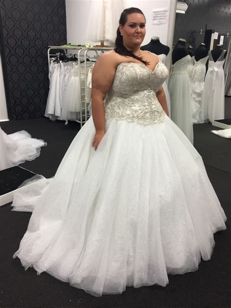 Women too have variety of body type. Affordable Custom Plus Size Wedding Gowns from the USA in ...