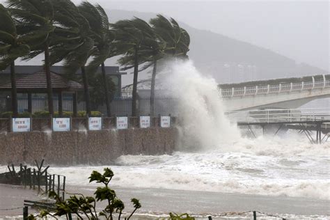Chinas Hainan Island Slammed By Typhoon Sarika Al Jazeera