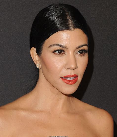 kourtney kardashian shows you how to eat a peanut butter cup in 5 simple steps glamour