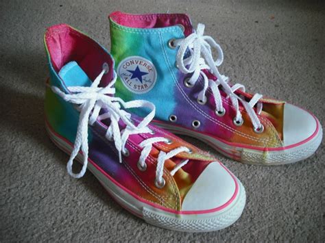 Shop from a wide range of shoe stands & cabinets online at best prices from pepperfry! DIY Ideas: Give a New Look to Your Converse - Pretty Designs
