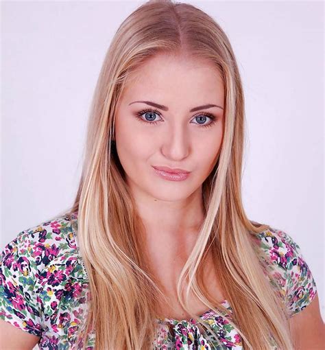 Cayla Lyons Biography Wiki Age Height Career Videos And More Free