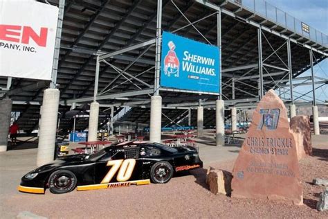 Twin Nascar Super Late Models Features Autograph Session Highlight