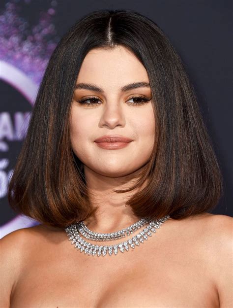 Amas 2019 Selena Gomez Wears Neon Green Versace Dress