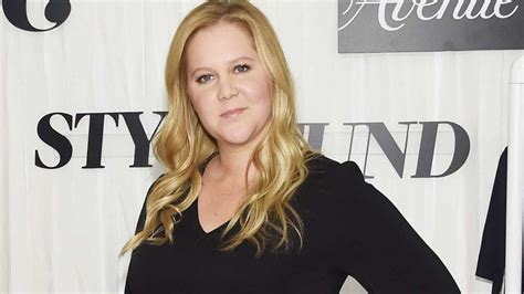 amy schumer slams rumors she s given birth still pregnant and puking