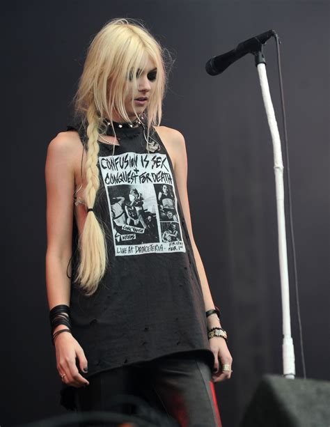 Taylor Momsen Performance At Download Festival 2011 At Donington Park