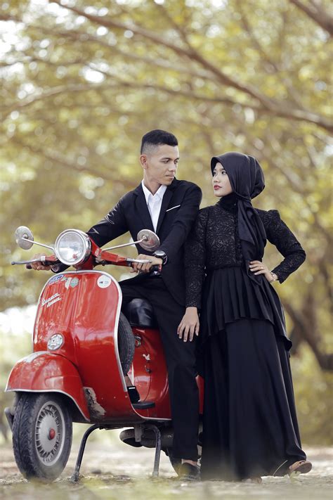 Penasaran gimana gaya pemotretan keluarga ruben onsu dengan tema hitam? Foto Prewedding Konsep Hitam Putih | Prewedmoto