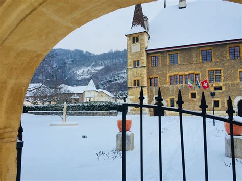 Cressier has a population (as of december 2019) of 1,898. Cressier Neuchâtel Suisse (Switzerland)