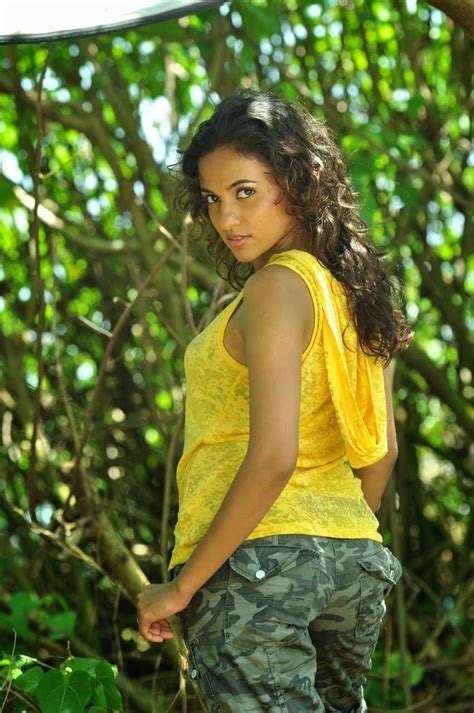 Lankan Hot Actress Model Tv Presenter Singer Pics Photos Sti Daftsex Hd