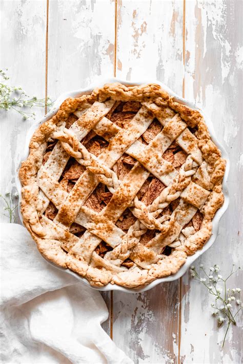 Topped with a flaky crust and caramelized gooey cinnamon apples, you'll never these apple pie bars healthy and made with natural ingredients. The BEST Homemade Healthy Apple Pie | The Banana Diaries