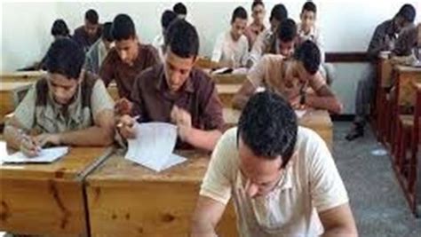 تفقد صباح اليوم اللواء إبراهيم أحمد أبو ليمون محافظ المنوفية لجان إمتحانات شهادة الدبلومات الفنية للعام الدراسي 2020 / 2021 بعدد من المدارس الثانوية الفنية التابعة لإدارة شبين الكوم التعليمية حيث رافقه خلال الجولة أحمد. رابط نتيجة الدور الثاني للدبلومات الفنية 2020