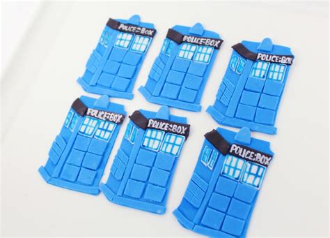 Cupcake Toppers Police Box for Whovian Cupcakes 12 qty Who cupcakes, Doctor Cupcakes, Nerd ...