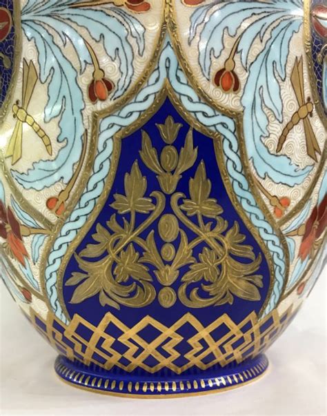 1stdibs.com has been visited by 100k+ users in the past month Royal Crown Derby "Persian" Pattern Covered Cabinet Urn
