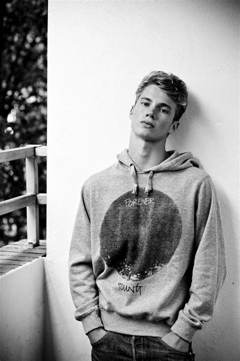 Does it get any cuter than this? Young & Free: Surfer boys . Mhmmmmm