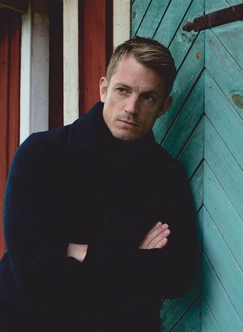 Полное имя — чарльз юэль нордстрём киннаман (charles joel nordström kinnaman). Joel Kinnaman by Lorenzo Agius for Esquire Spain October ...