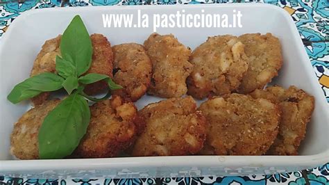 Le polpette sono uno dei piatti tradizionali della cucina italiana che oggi viene declinato in moltissime versioni diverse, dal classico secondo piatto casereccio alla versione finger food per un. Polpette di calamari - La Pasticciona