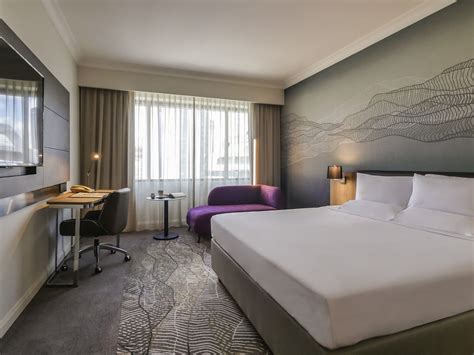 Aside from an outdoor pool, it also has a cafe and room service. Hotel KUALA LUMPUR - Novotel Kuala Lumpur City Centre