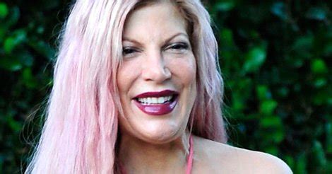 Tori Spelling Matches Her Bikini To Her New Pink Hair Scoopnest Com