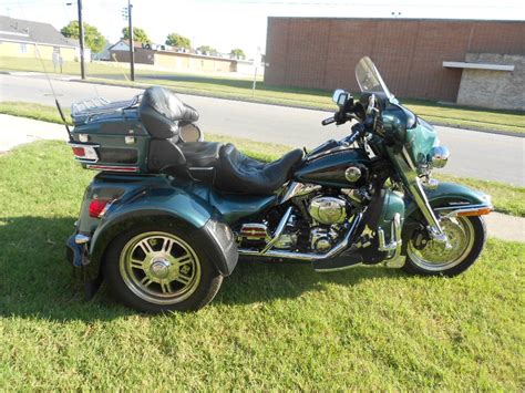 The ultra classic® electra glide® has all the features of the electra glide classic, and more. 2000 Harley-Davidson® FLHTCU/I Electra Glide® Ultra ...