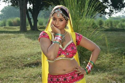 Bhojpuri Actress Rani Chatterjee 800x533 Download Hd Wallpaper Wallpapertip