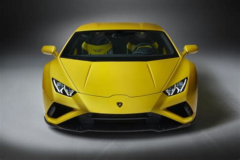 Comme son nom l'indique, elle met l'accent sur les performances avec son moteur plus puissant et son aérodynamique très évoluée. 2021 Lamborghini Huracán EVO RWD #573510 - Best quality free high resolution car images - mad4wheels