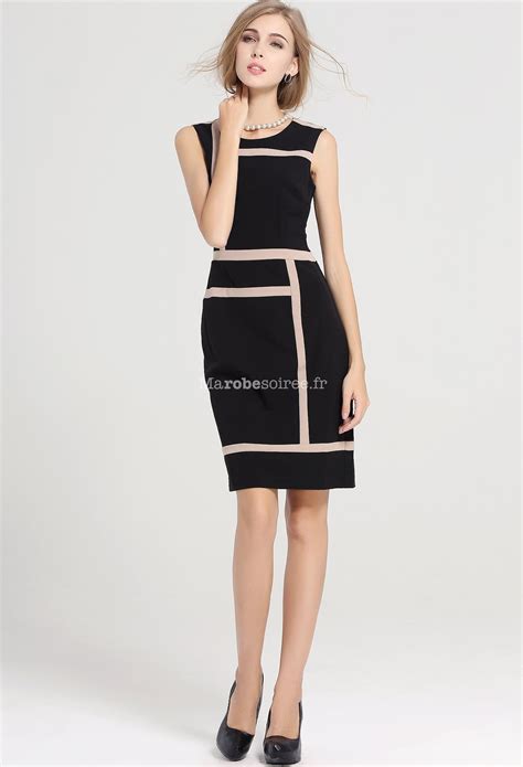La robe droite noire manche 3/4 atode est la petite robe noire à avoir dans. Petite robe noire coupe droite - "must have"