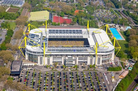 One of the most renowned venues in world football thanks to its famous yellow wall stand, the bvb stadion has a capacity of over 60,000 for international games and is one of the. Fan fordert Mehrwegbecher im Stadion - BVB dagegen