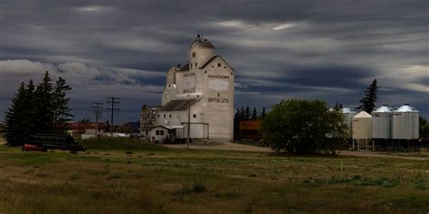 Maximum daytime temperatures from 31 to 34 degrees celsius are expected with humidex values near 40. Tornado Warning In Saskatchewan: There's 'Toonie Sized ...