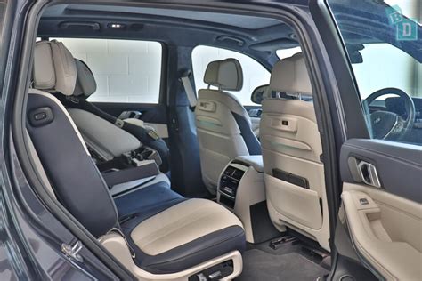 White ipad holder black ipad holder applicable parts: 2019 BMW X7 SUV family car review - BabyDrive