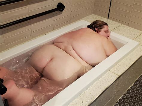 Bath Time Nudes By Rileyg