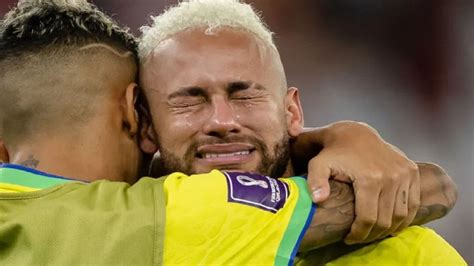 Neymar Retirement ఫిఫా నుంచి బ్రెజిల్‌ నిష్క్రమణ ఎఫెక్ట్ స్టార్ ప్లేయర్ రిటైర్మెంట్ Fifa
