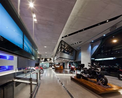 It is as an important link that connects the car manufacturers to their potential customers. » Honda BigWing showroom by Whitespace, Thailand