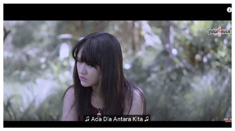 F ku selalu sabar em am menanti akan kabar darimu dm. Kunci (Chord) Gitar dan Lirik Lagu 'Ada Dia Antara Kita ...