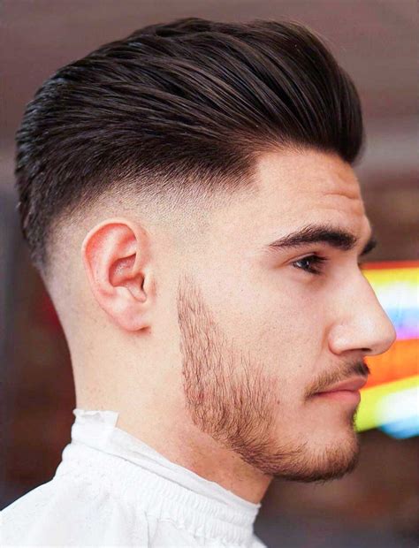 Está es un técnica fácil para los principiantes que le gusta la barbería. 70+ Skin Fade Haircut Ideas (Trendsetter for 2020)