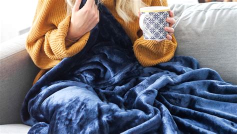 Cozy Up In Style This Holiday Season With Our Top 4 Blankets Lc Living