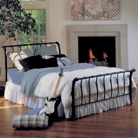 Hillsdale furniture parkwood bed set, queen with rails, black goldby hillsdale furniture(1). Hillsdale Janis Metal Sleigh Bed in Black - 16XXBXR