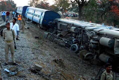 Kecelakaan Kereta Di India 23 Orang Tewas Republika Online