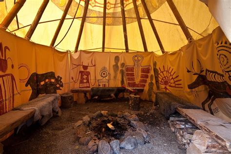 Sioux Tipi Mit Symboliner Native American Decor Native American Houses Tipi