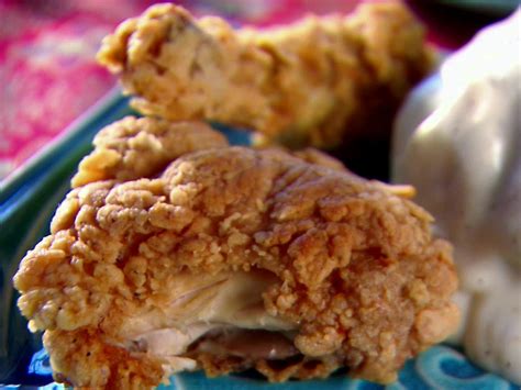 Gwens Fried Chicken With Milk Gravy Recipe Food Network Recipes