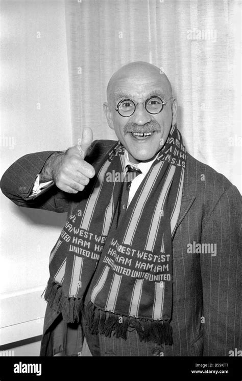 Warren Mitchell Hi Res Stock Photography And Images Alamy