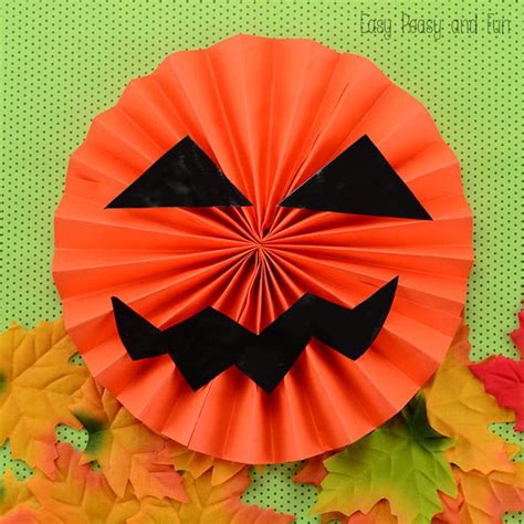 These halloween arts and crafts are perfect for preschoolers and cover a huge variety from popsicle crafts to tissue paper crafts to toilet paper 25+ halloween crafts for preschoolers. 25+ Halloween Crafts for Kids - Art and Craft Tutorials ...