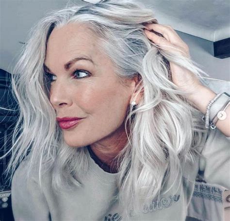 3 Ways To Wear Gray Hair Over 40 Natural Gray Hair Natural Hair Styles Short Hair Styles Cute
