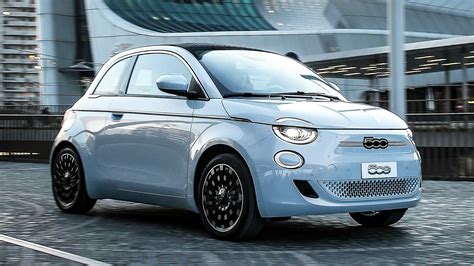 From 2016 to 2019 the fiat 500e remains largely unchanged. Fiat 500e del 2013 e 500 BEV del 2020 a confronto ...