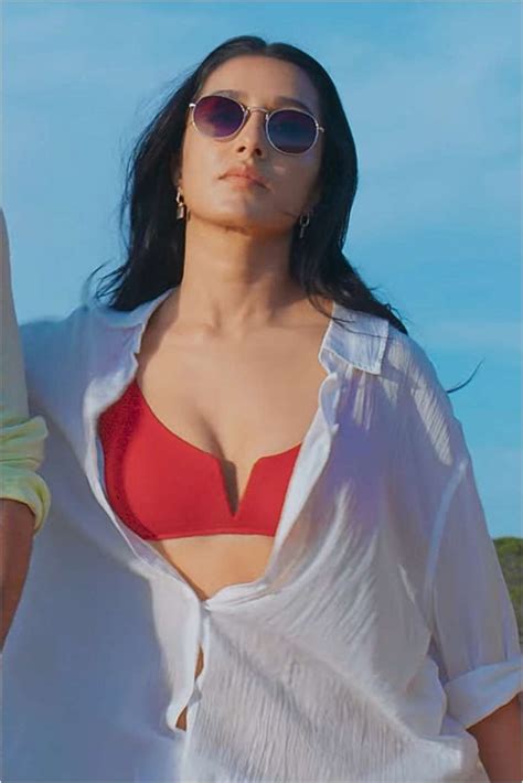 Shraddha Kapoor Takes Hotness To A Whole New Level In Tu Jhoothi Main Makkaar Trailer