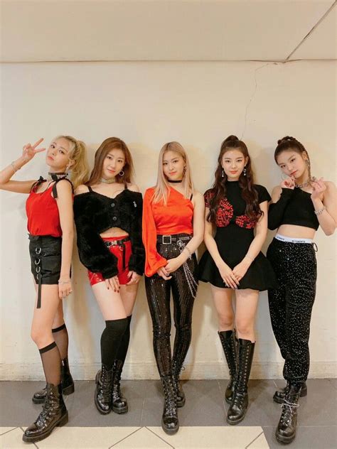 itzy asian artist award 191126 midzy itzy stage outfits kpop girls